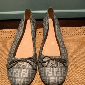 Fendi Gray Monogram Ballet Flats size UE39 US 8